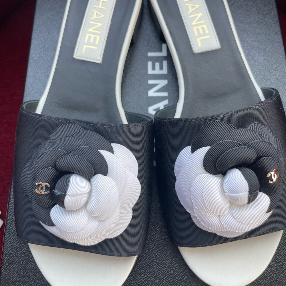 Brand new chanel slides - Picture 4 of 5